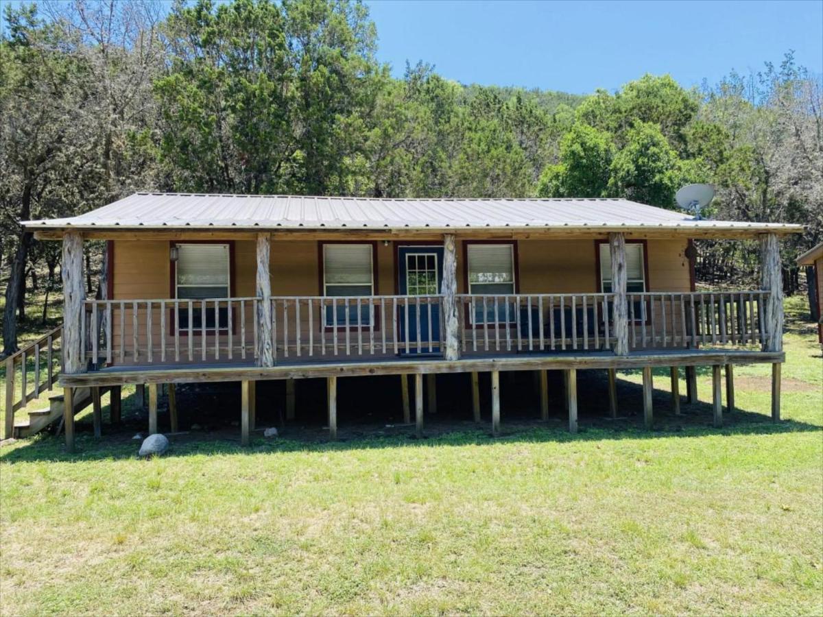 Riverstone Cabins Hotel Leakey Exterior photo