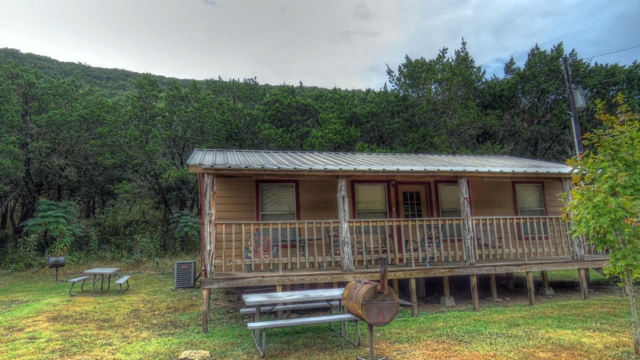 Riverstone Cabins Hotel Leakey Exterior photo
